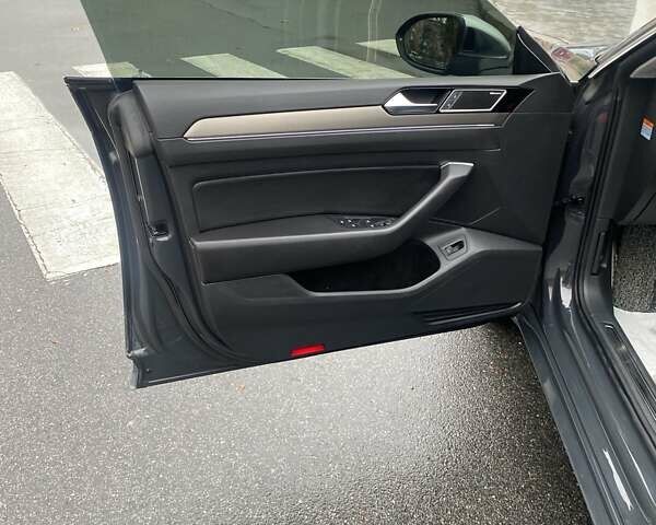 Сірий Фольксваген Arteon, об'ємом двигуна 1.97 л та пробігом 98 тис. км за 28750 $, фото 38 на Automoto.ua
