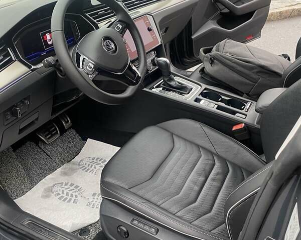 Сірий Фольксваген Arteon, об'ємом двигуна 1.97 л та пробігом 98 тис. км за 28750 $, фото 27 на Automoto.ua