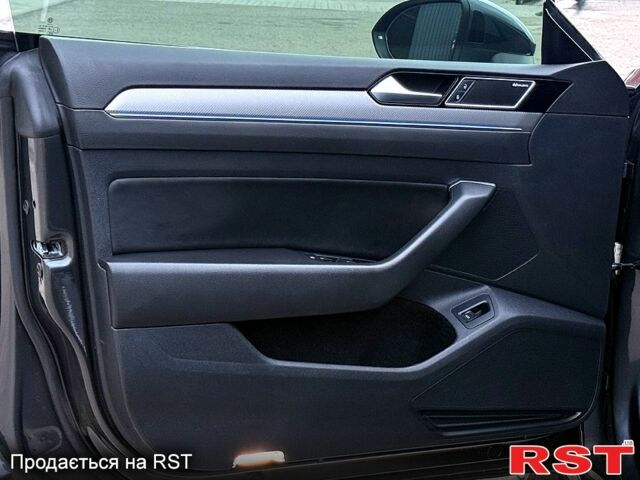 Серый Фольксваген Arteon, объемом двигателя 2 л и пробегом 80 тыс. км за 25000 $, фото 8 на Automoto.ua