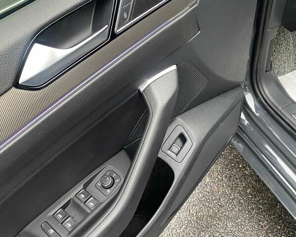 Сірий Фольксваген Arteon, об'ємом двигуна 1.97 л та пробігом 98 тис. км за 28750 $, фото 45 на Automoto.ua