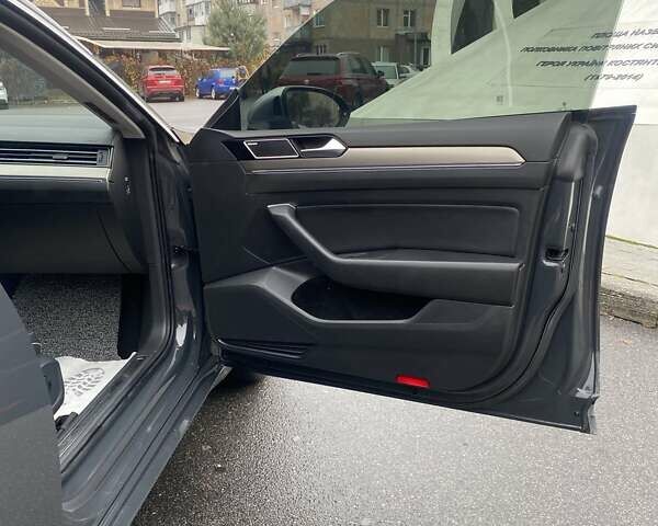 Сірий Фольксваген Arteon, об'ємом двигуна 1.97 л та пробігом 98 тис. км за 28750 $, фото 30 на Automoto.ua