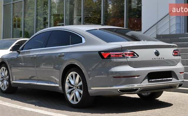 Серый Фольксваген Arteon, объемом двигателя 1.97 л и пробегом 74 тыс. км за 38000 $, фото 3 на Automoto.ua