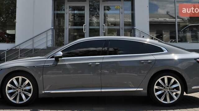 Серый Фольксваген Arteon, объемом двигателя 1.97 л и пробегом 74 тыс. км за 38000 $, фото 2 на Automoto.ua