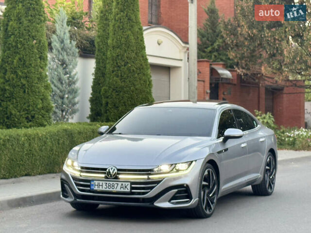 Серый Фольксваген Arteon, объемом двигателя 1.97 л и пробегом 80 тыс. км за 42500 $, фото 4 на Automoto.ua