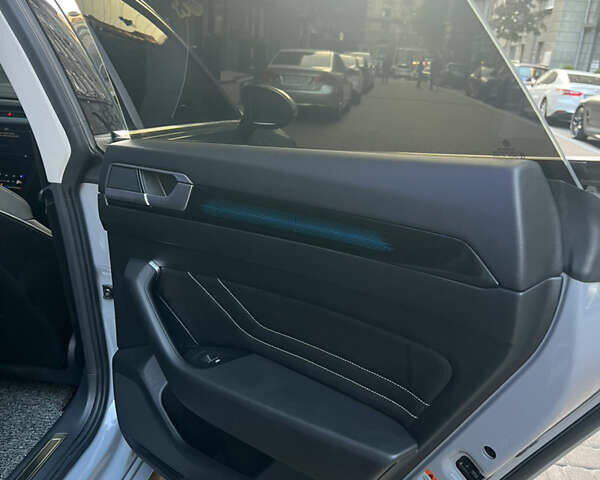 Сірий Фольксваген Arteon, об'ємом двигуна 1.97 л та пробігом 59 тис. км за 37800 $, фото 15 на Automoto.ua