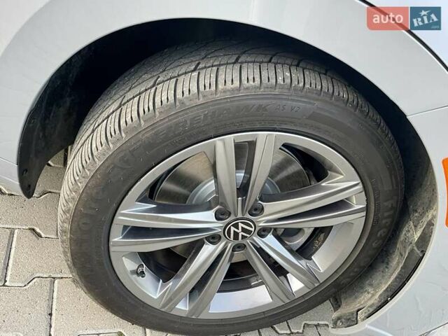 Серый Фольксваген Arteon, объемом двигателя 1.98 л и пробегом 117 тыс. км за 24999 $, фото 55 на Automoto.ua