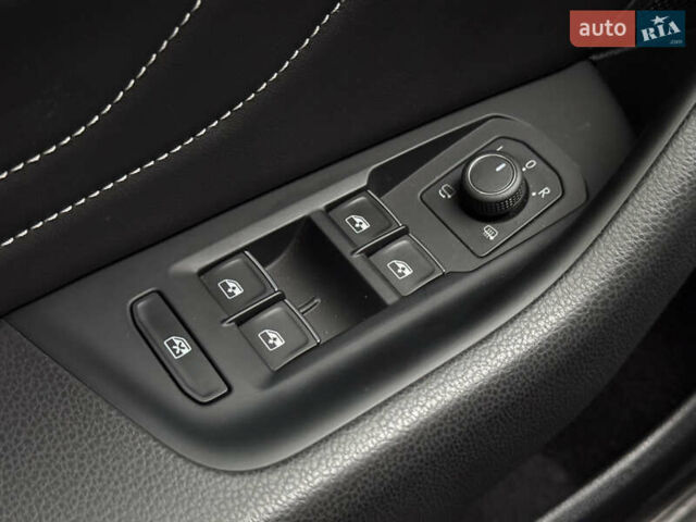 Сірий Фольксваген Arteon, об'ємом двигуна 2 л та пробігом 81 тис. км за 40000 $, фото 32 на Automoto.ua