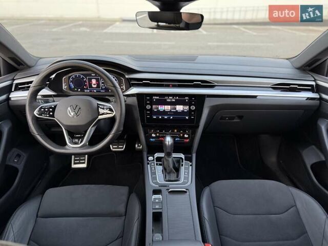 Серый Фольксваген Arteon, объемом двигателя 1.98 л и пробегом 55 тыс. км за 45500 $, фото 62 на Automoto.ua