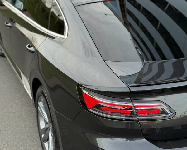 Сірий Фольксваген Arteon, об'ємом двигуна 1.97 л та пробігом 48 тис. км за 45999 $, фото 4 на Automoto.ua