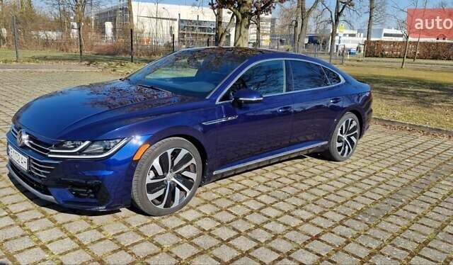 Синий Фольксваген Arteon, объемом двигателя 1.98 л и пробегом 25 тыс. км за 32850 $, фото 2 на Automoto.ua