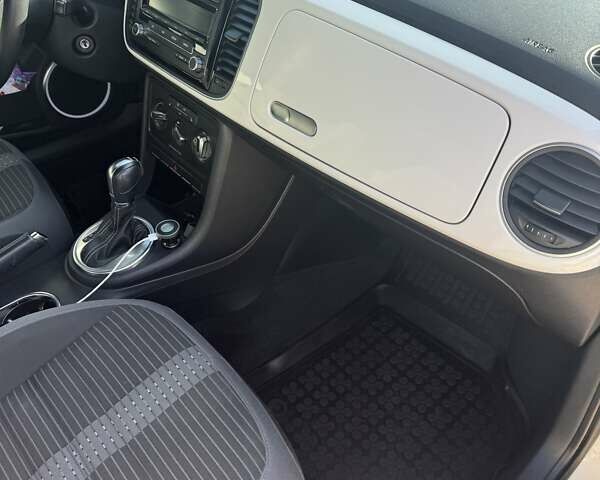 Білий Фольксваген Бітл, об'ємом двигуна 1.98 л та пробігом 115 тис. км за 13750 $, фото 19 на Automoto.ua