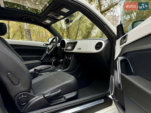 Белый Фольксваген Битл, объемом двигателя 2.5 л и пробегом 229 тыс. км за 9499 $, фото 18 на Automoto.ua