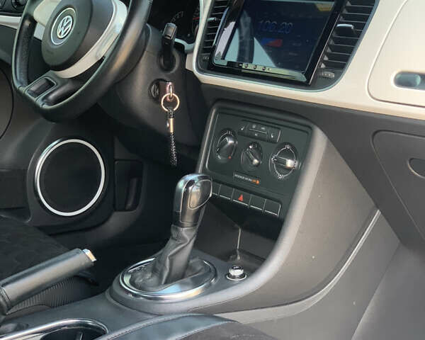 Белый Фольксваген Битл, объемом двигателя 2.5 л и пробегом 160 тыс. км за 10450 $, фото 10 на Automoto.ua