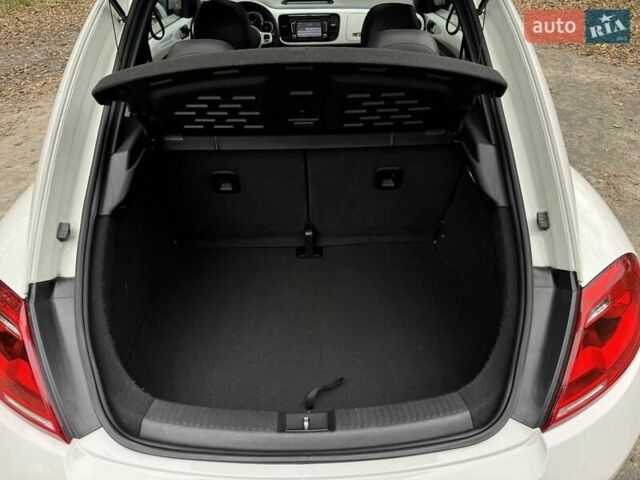 Белый Фольксваген Битл, объемом двигателя 2.5 л и пробегом 229 тыс. км за 9499 $, фото 26 на Automoto.ua