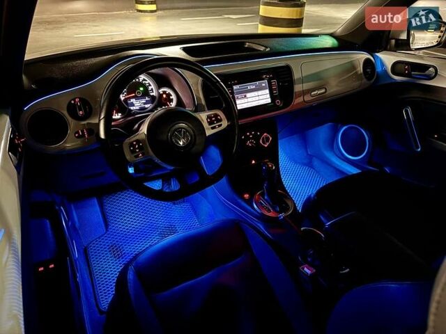 Белый Фольксваген Битл, объемом двигателя 2.5 л и пробегом 229 тыс. км за 9499 $, фото 14 на Automoto.ua