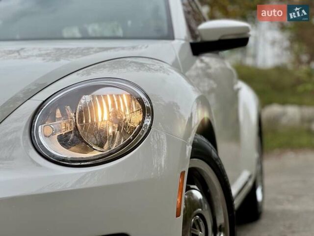 Белый Фольксваген Битл, объемом двигателя 2.5 л и пробегом 229 тыс. км за 9499 $, фото 3 на Automoto.ua