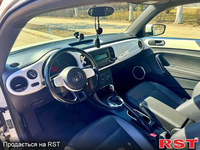 Білий Фольксваген Бітл, об'ємом двигуна 2.5 л та пробігом 244 тис. км за 9000 $, фото 10 на Automoto.ua