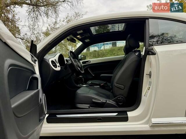 Белый Фольксваген Битл, объемом двигателя 2.5 л и пробегом 229 тыс. км за 9499 $, фото 17 на Automoto.ua