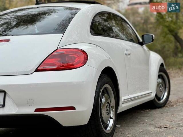Белый Фольксваген Битл, объемом двигателя 2.5 л и пробегом 229 тыс. км за 9499 $, фото 5 на Automoto.ua
