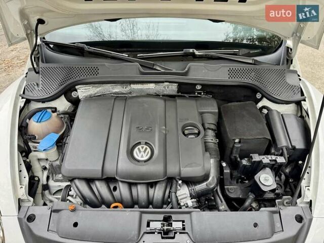 Белый Фольксваген Битл, объемом двигателя 2.5 л и пробегом 229 тыс. км за 9499 $, фото 25 на Automoto.ua