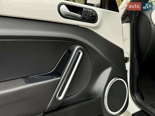 Белый Фольксваген Битл, объемом двигателя 2.5 л и пробегом 229 тыс. км за 9499 $, фото 16 на Automoto.ua