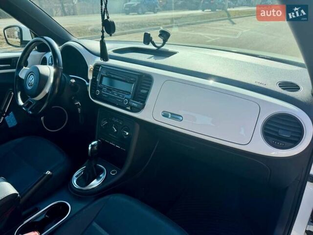 Белый Фольксваген Битл, объемом двигателя 2.5 л и пробегом 244 тыс. км за 8900 $, фото 11 на Automoto.ua