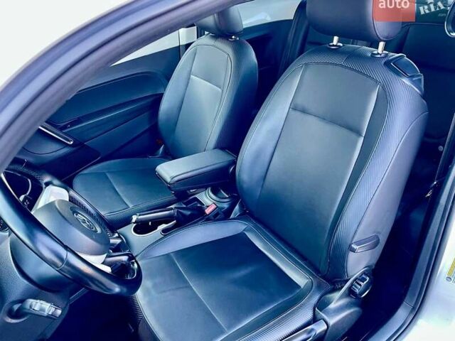 Белый Фольксваген Битл, объемом двигателя 2.5 л и пробегом 244 тыс. км за 8900 $, фото 12 на Automoto.ua