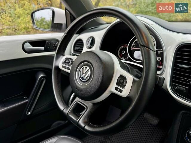 Белый Фольксваген Битл, объемом двигателя 2.5 л и пробегом 229 тыс. км за 9499 $, фото 20 на Automoto.ua