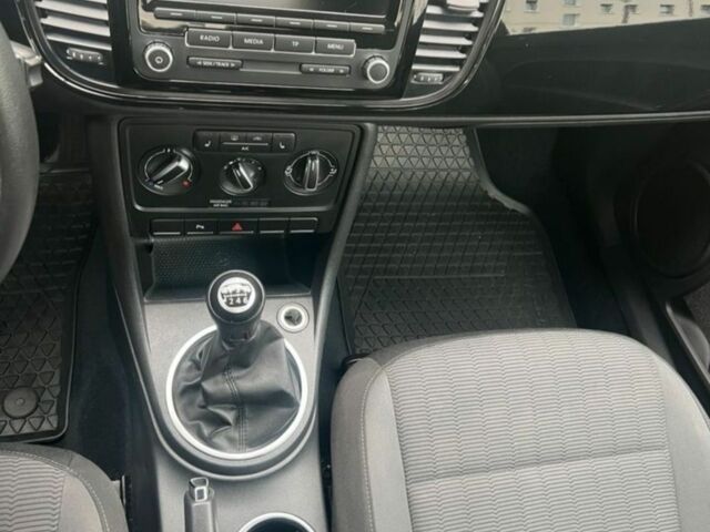 Белый Фольксваген Битл, объемом двигателя 1.2 л и пробегом 112 тыс. км за 18815 $, фото 5 на Automoto.ua