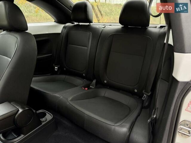 Белый Фольксваген Битл, объемом двигателя 2.5 л и пробегом 229 тыс. км за 9499 $, фото 23 на Automoto.ua