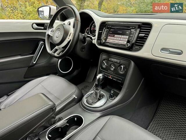 Белый Фольксваген Битл, объемом двигателя 2.5 л и пробегом 229 тыс. км за 9499 $, фото 19 на Automoto.ua