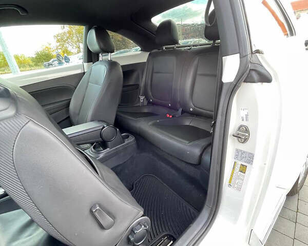 Белый Фольксваген Битл, объемом двигателя 1.97 л и пробегом 121 тыс. км за 11900 $, фото 21 на Automoto.ua