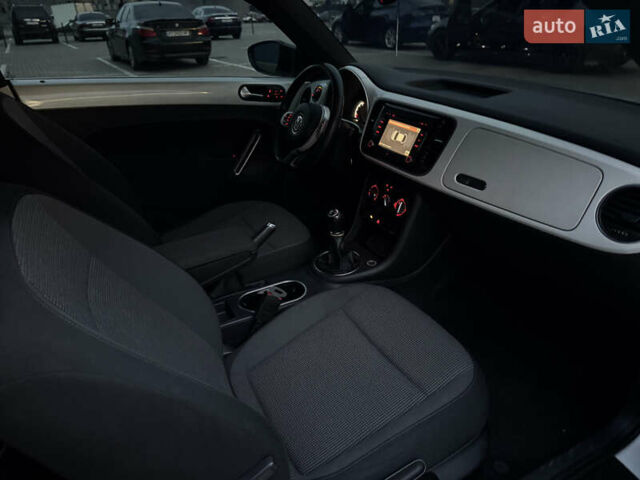 Белый Фольксваген Битл, объемом двигателя 1.6 л и пробегом 140 тыс. км за 8200 $, фото 29 на Automoto.ua