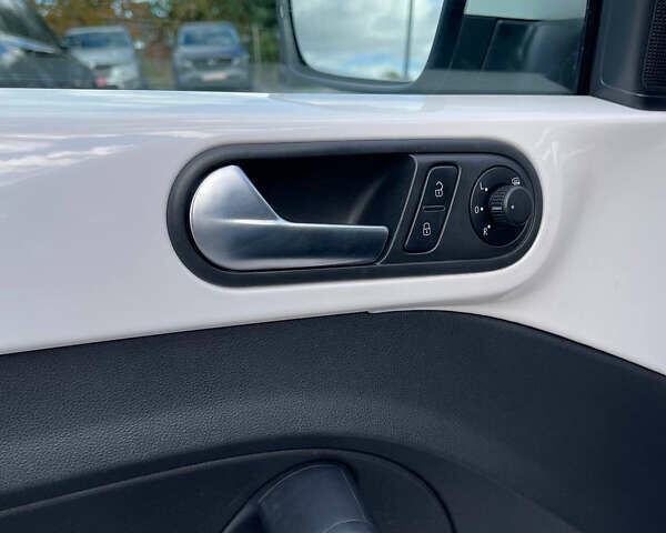 Белый Фольксваген Битл, объемом двигателя 1.97 л и пробегом 121 тыс. км за 11900 $, фото 10 на Automoto.ua