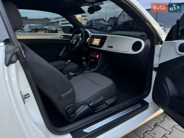 Белый Фольксваген Битл, объемом двигателя 1.6 л и пробегом 140 тыс. км за 8200 $, фото 27 на Automoto.ua