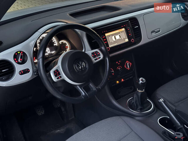 Белый Фольксваген Битл, объемом двигателя 1.6 л и пробегом 140 тыс. км за 8200 $, фото 23 на Automoto.ua