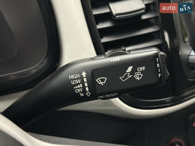 Белый Фольксваген Битл, объемом двигателя 1.97 л и пробегом 232 тыс. км за 9600 $, фото 32 на Automoto.ua