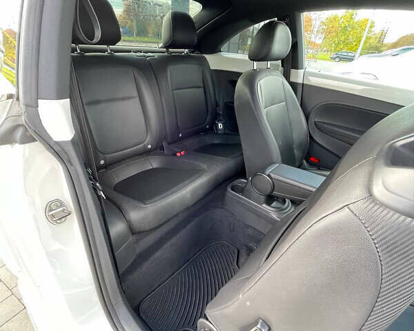 Белый Фольксваген Битл, объемом двигателя 1.97 л и пробегом 121 тыс. км за 11900 $, фото 24 на Automoto.ua