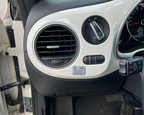 Білий Фольксваген Бітл, об'ємом двигуна 1.97 л та пробігом 121 тис. км за 11900 $, фото 11 на Automoto.ua