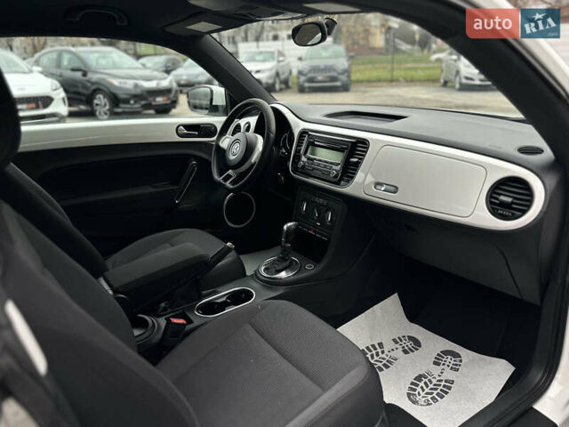 Белый Фольксваген Битл, объемом двигателя 1.97 л и пробегом 232 тыс. км за 9600 $, фото 26 на Automoto.ua