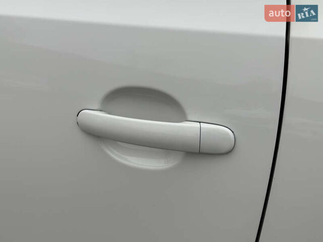 Белый Фольксваген Битл, объемом двигателя 1.97 л и пробегом 232 тыс. км за 9600 $, фото 18 на Automoto.ua