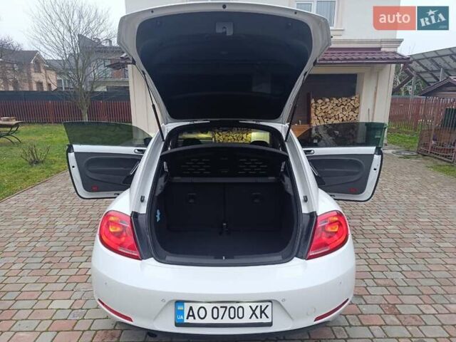 Белый Фольксваген Битл, объемом двигателя 1.6 л и пробегом 147 тыс. км за 9500 $, фото 13 на Automoto.ua