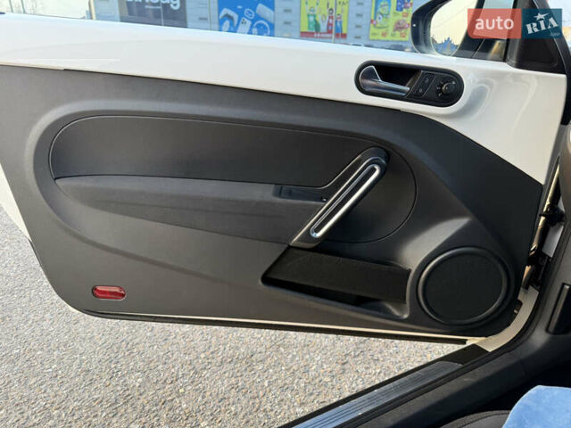 Белый Фольксваген Битл, объемом двигателя 1.4 л и пробегом 145 тыс. км за 9800 $, фото 9 на Automoto.ua