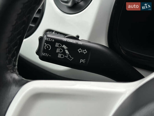 Белый Фольксваген Битл, объемом двигателя 1.97 л и пробегом 232 тыс. км за 9600 $, фото 31 на Automoto.ua