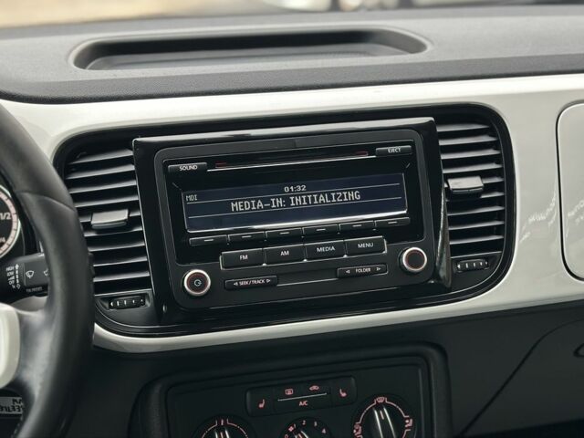 Белый Фольксваген Битл, объемом двигателя 2 л и пробегом 232 тыс. км за 9600 $, фото 19 на Automoto.ua