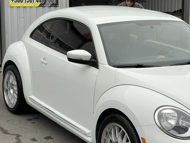 Белый Фольксваген Битл, объемом двигателя 1.8 л и пробегом 140 тыс. км за 11000 $, фото 4 на Automoto.ua