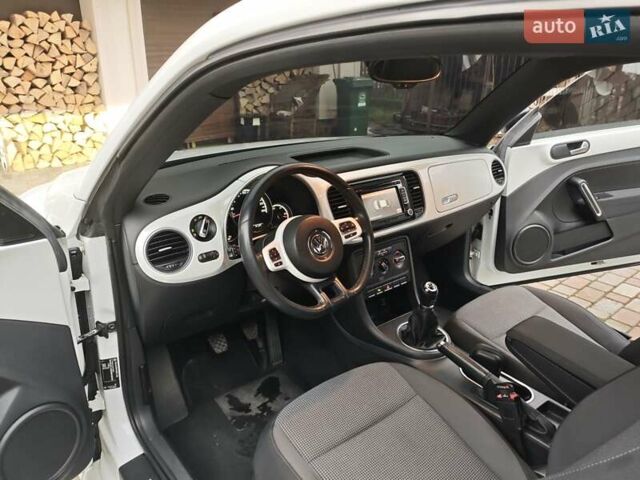 Белый Фольксваген Битл, объемом двигателя 1.6 л и пробегом 147 тыс. км за 9500 $, фото 15 на Automoto.ua