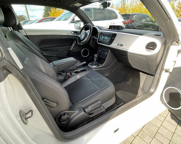 Белый Фольксваген Битл, объемом двигателя 1.97 л и пробегом 121 тыс. км за 11900 $, фото 22 на Automoto.ua