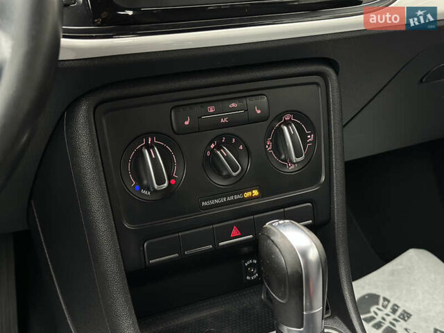 Белый Фольксваген Битл, объемом двигателя 1.97 л и пробегом 232 тыс. км за 9600 $, фото 36 на Automoto.ua