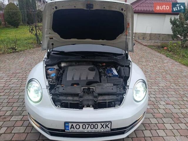 Белый Фольксваген Битл, объемом двигателя 1.6 л и пробегом 147 тыс. км за 9500 $, фото 17 на Automoto.ua